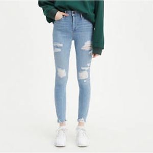 NWT- LEVIS 721 High Rise Skinny Distressed Sculpt Hypersoft Jeans